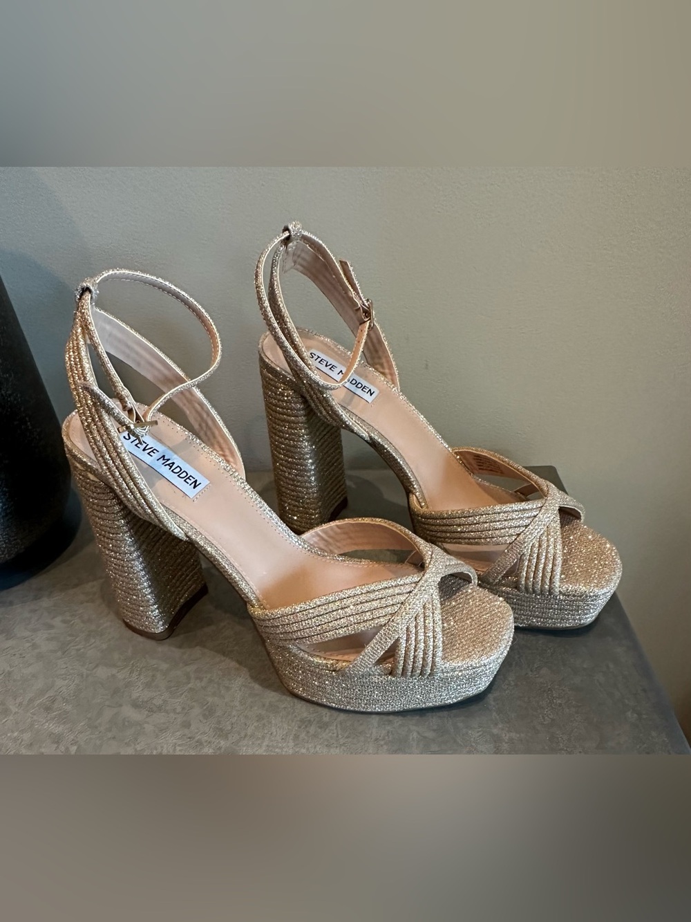 Steve Madden laurel  Gold Glitter Platform Block Heels size 8.5